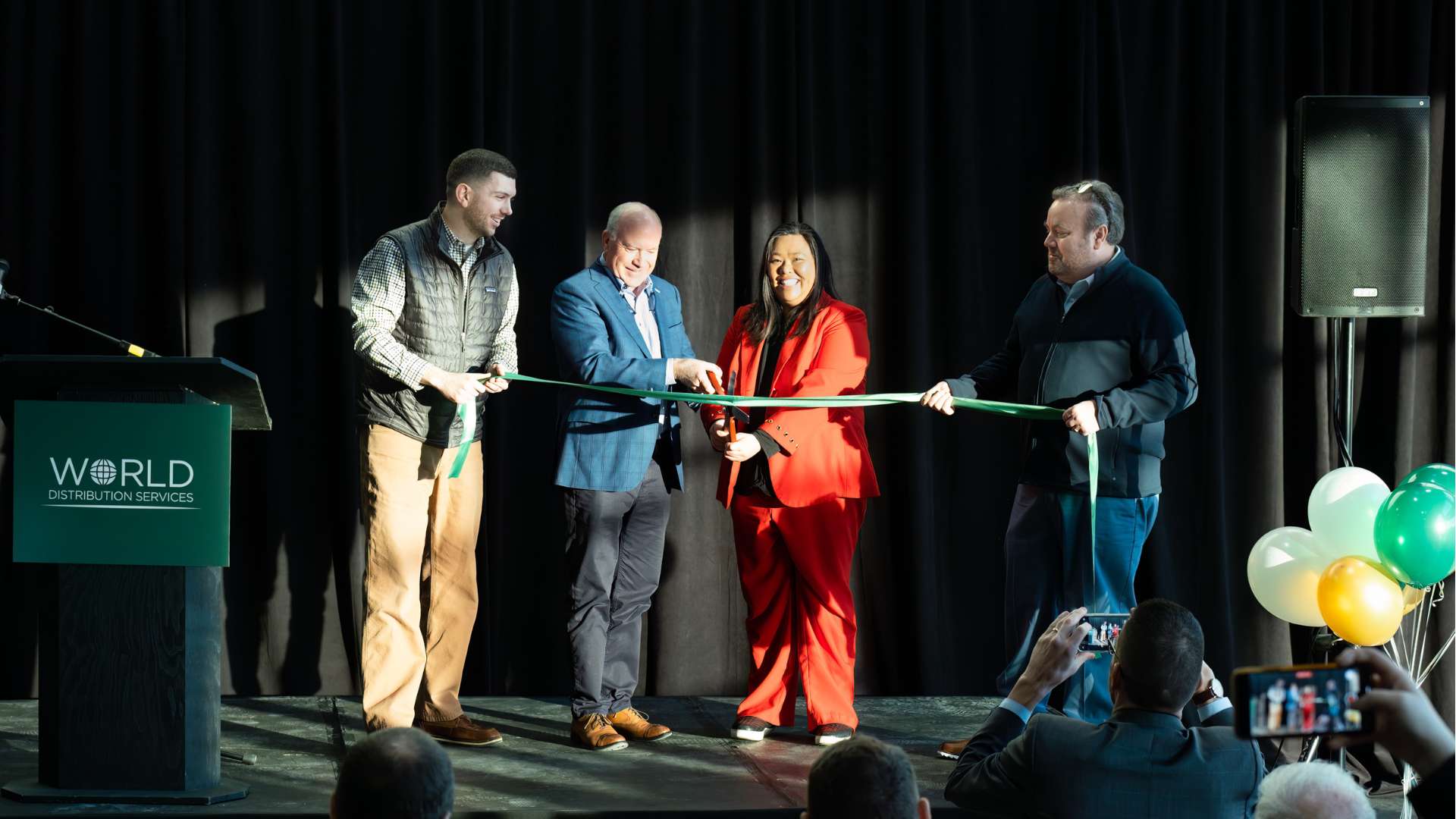 World Group Internal Communications Manager Kevin McClelland, Chairman Fred Hunger, NWSA Commissioner Kristin Ang, and UWL/WDS President Duncan Wright cut the ribbon to officially open the WDS Tacoma Distribution Center.